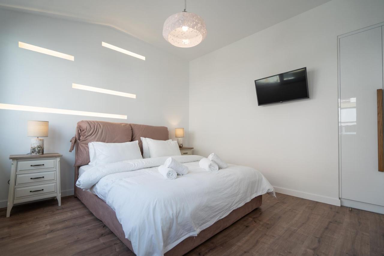 Athens Experience In Exarchia, Big Terrace Apartment Bagian luar foto